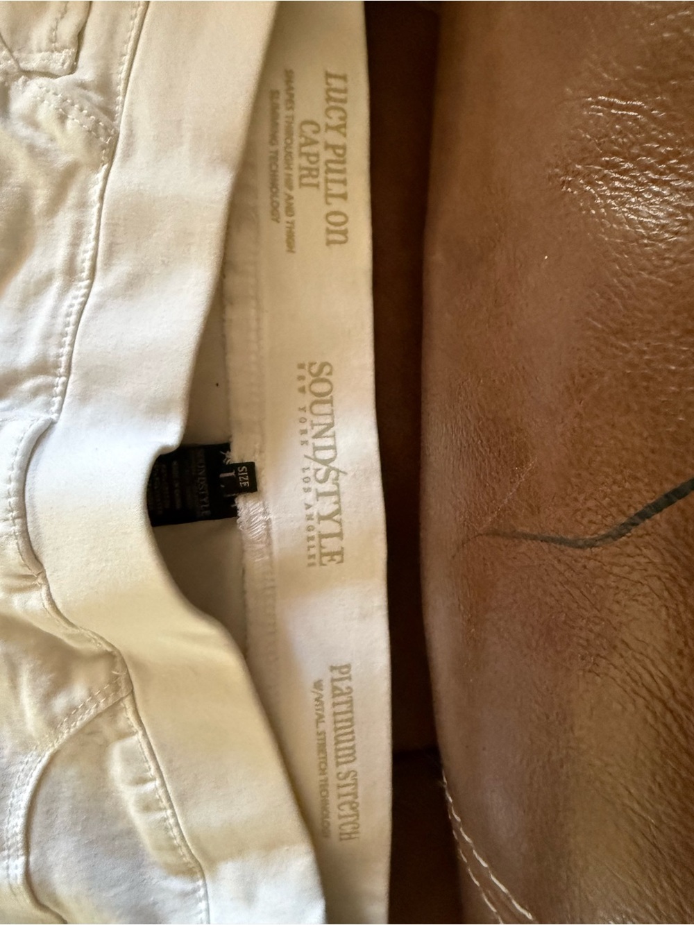 Soundstyle Women’s High-Waist White Pull-On Shorts - Picture 3 of 5